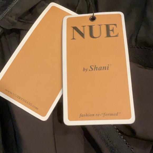 NUE by Shani - Body Architecture Elegant Black Lace Dress with White Accents - Picture 6 of 8